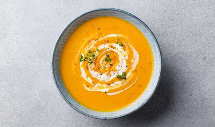 Um die Schleimhäute des Verdauungstraktes zu beruhigen, kann eine Moro´sche Karottensuppe gefüttert werden. ( Foto: Adobe Stock - annapustynnikova )